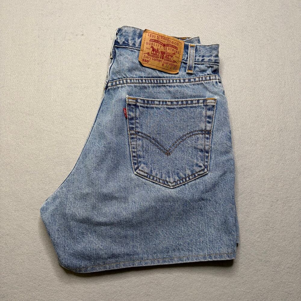 Vintage Levi’s 550 Relaxed Fit Denim Shorts Women 32 Light Wash Red Tab 90s